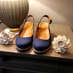 Vionic Canvas Wedggies